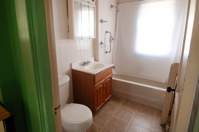 39-41 Malden St, Springfield, MA 01108