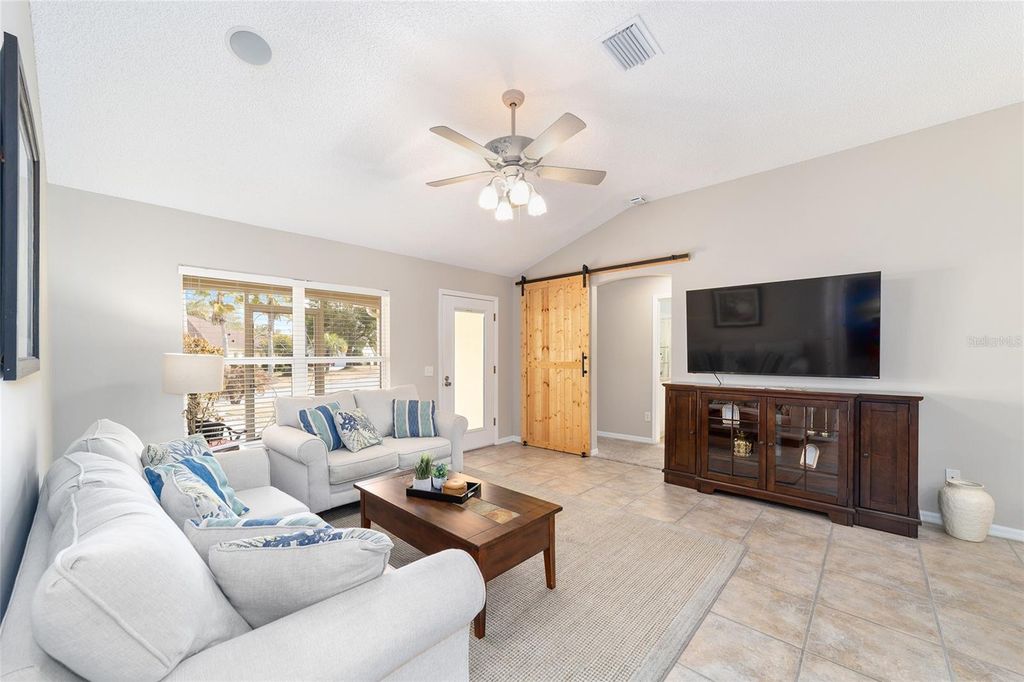 Image 14 of property listing at 17180 SE 93RD YONDEL CIRCLE, The Villages, FL 32162