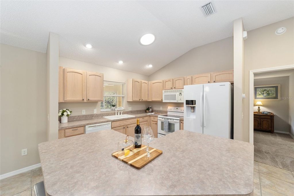 Image 22 of property listing at 17180 SE 93RD YONDEL CIRCLE, The Villages, FL 32162