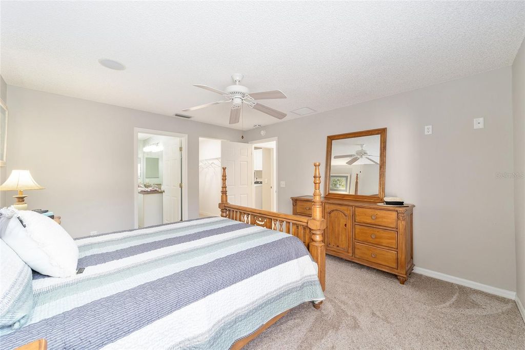 Image 26 of property listing at 17180 SE 93RD YONDEL CIRCLE, The Villages, FL 32162