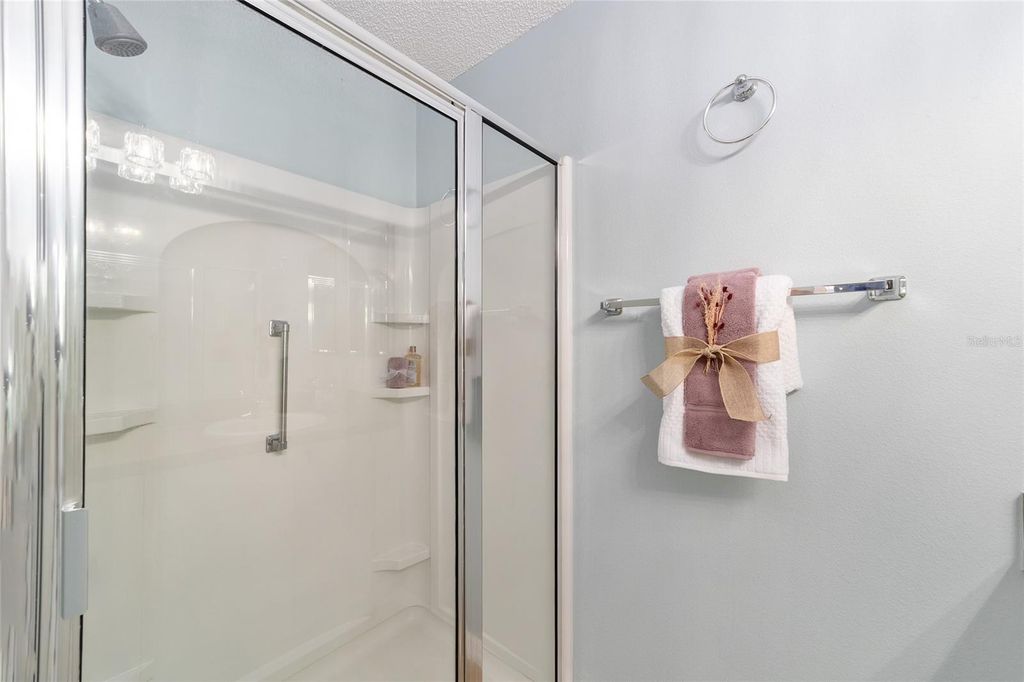 Image 30 of property listing at 17180 SE 93RD YONDEL CIRCLE, The Villages, FL 32162