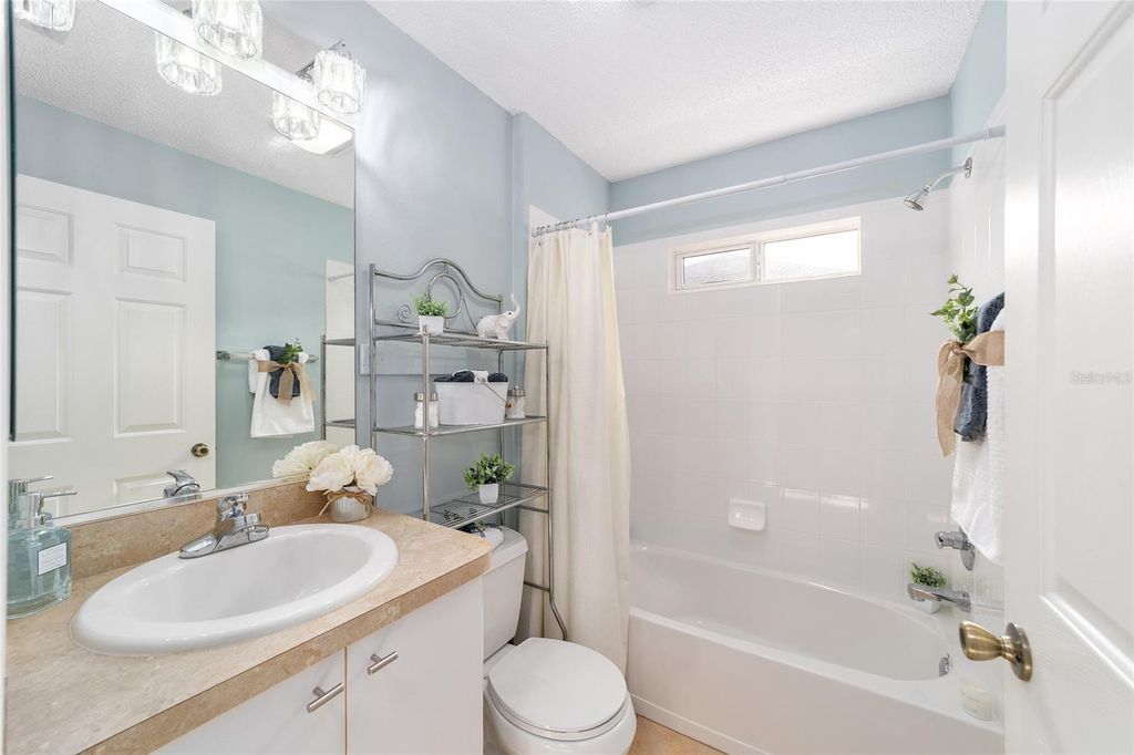 Image 34 of property listing at 17180 SE 93RD YONDEL CIRCLE, The Villages, FL 32162