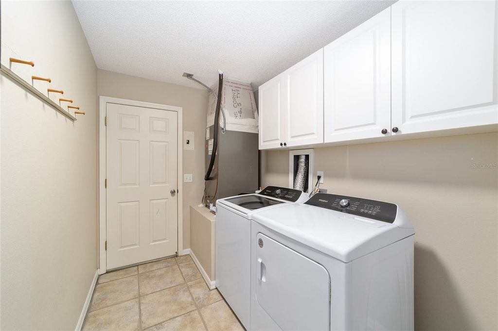 Image 37 of property listing at 17180 SE 93RD YONDEL CIRCLE, The Villages, FL 32162