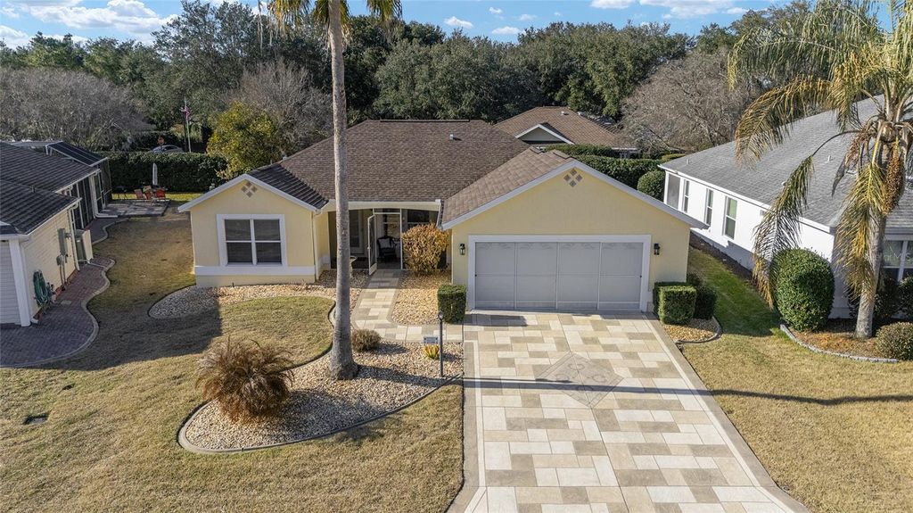 Image 5 of property listing at 17180 SE 93RD YONDEL CIRCLE, The Villages, FL 32162