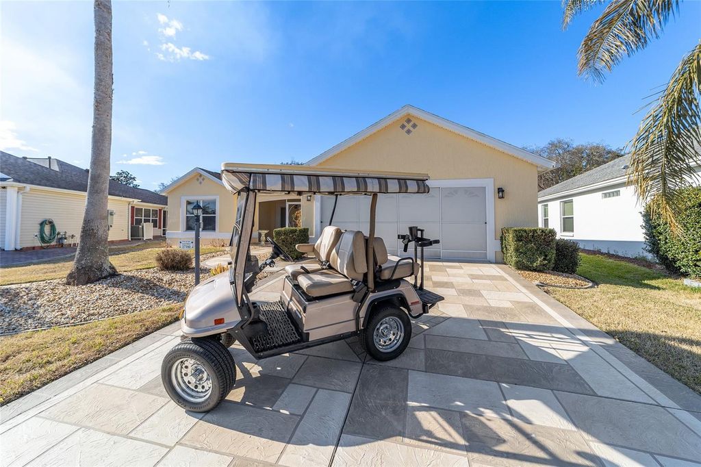 Image 6 of property listing at 17180 SE 93RD YONDEL CIRCLE, The Villages, FL 32162