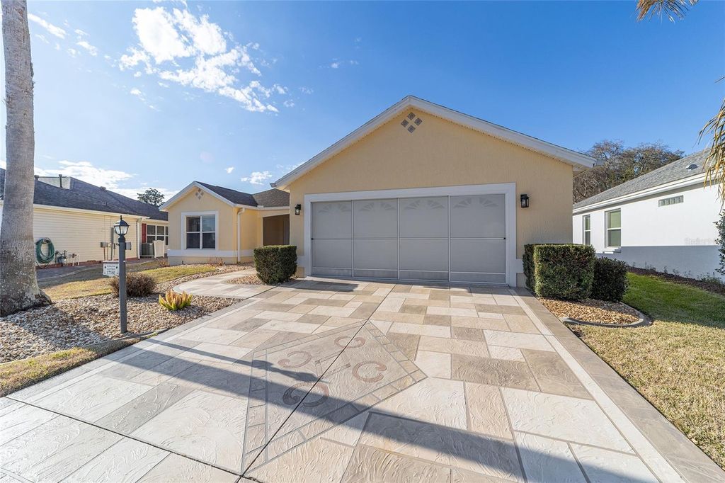 Image 53 of property listing at 17180 SE 93RD YONDEL CIRCLE, The Villages, FL 32162