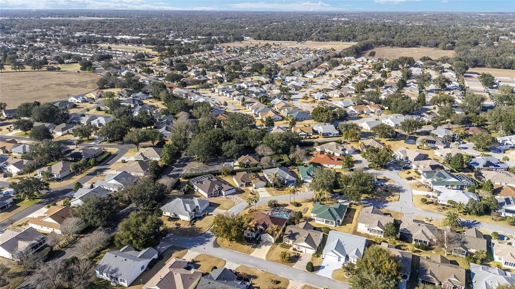 Image 59 of property listing at 17180 SE 93RD YONDEL CIRCLE, The Villages, FL 32162