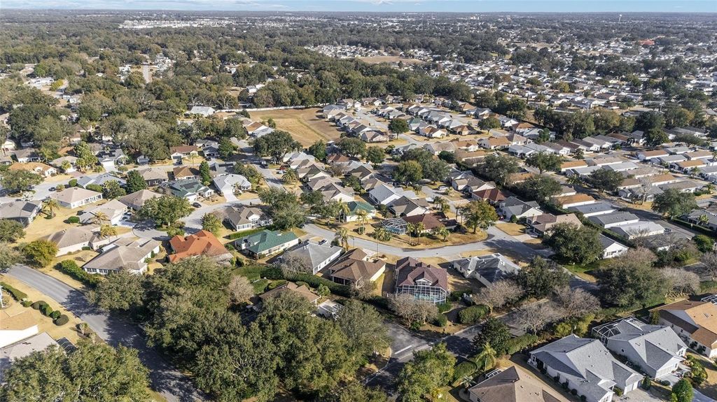 Image 65 of property listing at 17180 SE 93RD YONDEL CIRCLE, The Villages, FL 32162