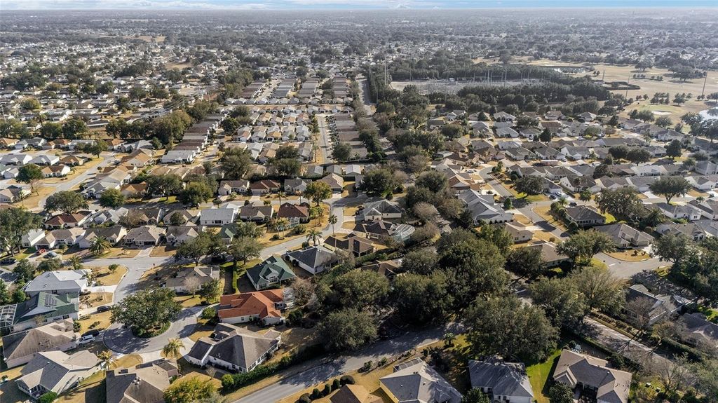 Image 66 of property listing at 17180 SE 93RD YONDEL CIRCLE, The Villages, FL 32162