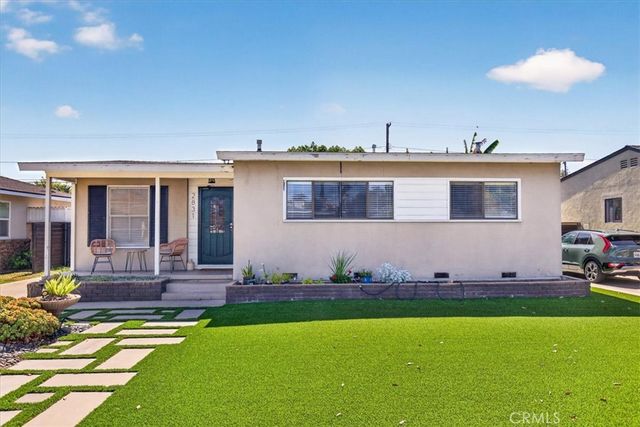 2831 Stanbridge Ave, Long Beach, CA 90815
