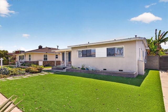 2831 Stanbridge Ave, Long Beach, CA 90815