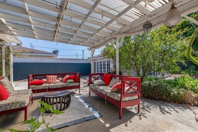 2831 Stanbridge Ave, Long Beach, CA 90815