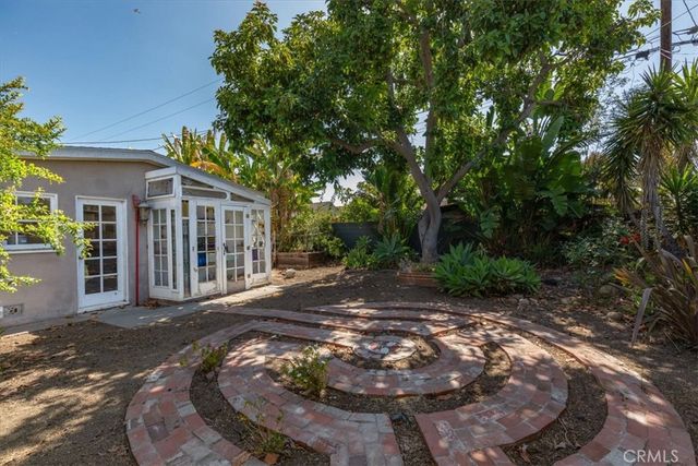 2831 Stanbridge Ave, Long Beach, CA 90815