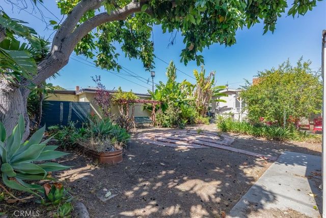 2831 Stanbridge Ave, Long Beach, CA 90815