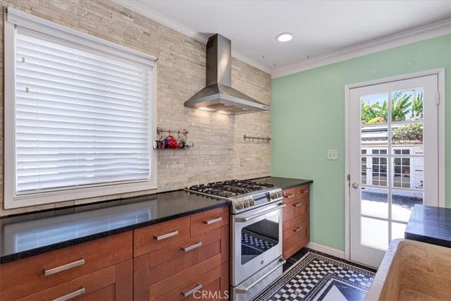 2831 Stanbridge Ave, Long Beach, CA 90815