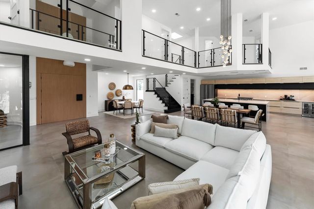 1 E Wedgewood Glen, The Woodlands, TX 77381