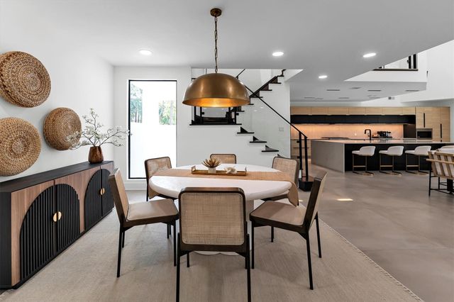 1 E Wedgewood Glen, The Woodlands, TX 77381