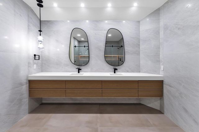 1 E Wedgewood Glen, The Woodlands, TX 77381