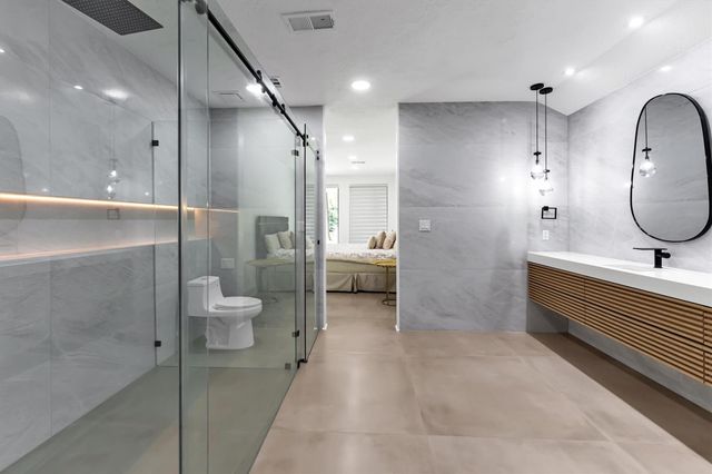 1 E Wedgewood Glen, The Woodlands, TX 77381