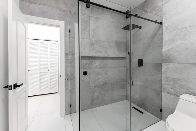 1 E Wedgewood Glen, The Woodlands, TX 77381