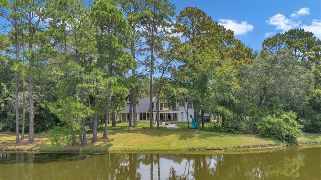 1 E Wedgewood Glen, The Woodlands, TX 77381