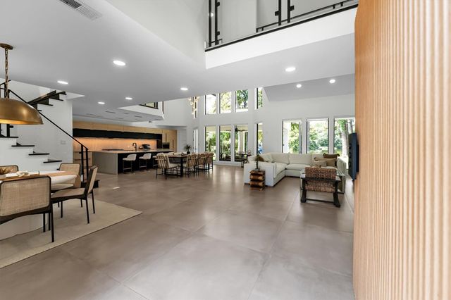 1 E Wedgewood Glen, The Woodlands, TX 77381