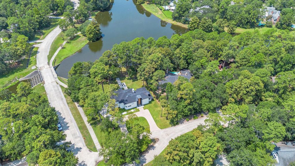 1 E Wedgewood Glen, The Woodlands, TX 77381