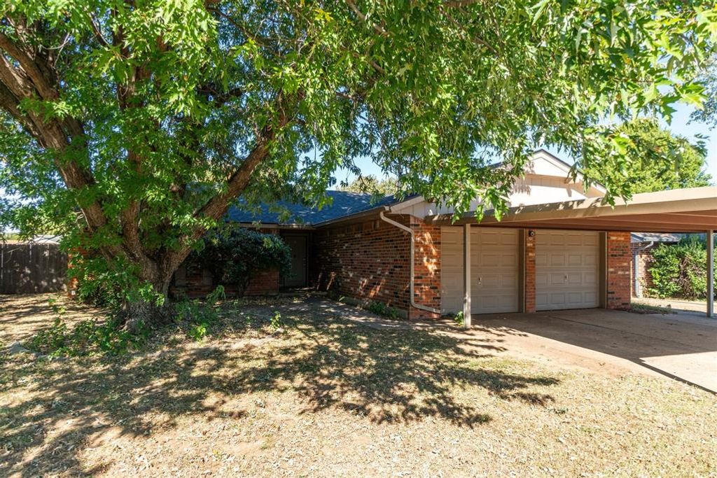 1105 NE Spruce Street, Moore, OK 73160