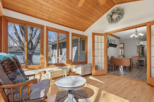 908 Pleasantview Drive SE, Willmar, MN 56201