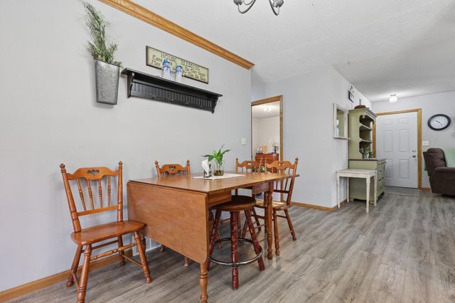 908 Pleasantview Drive SE, Willmar, MN 56201