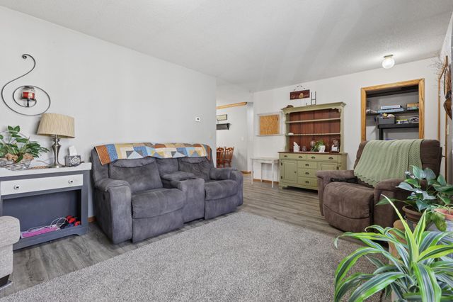908 Pleasantview Drive SE, Willmar, MN 56201