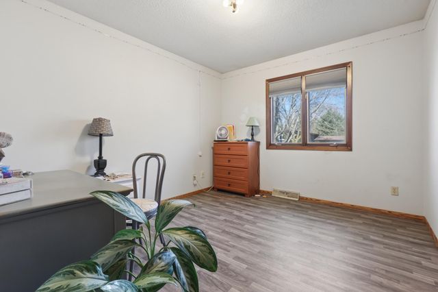 908 Pleasantview Drive SE, Willmar, MN 56201