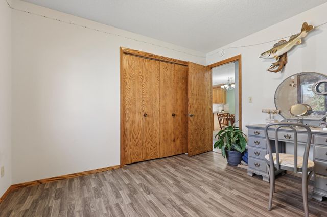 908 Pleasantview Drive SE, Willmar, MN 56201