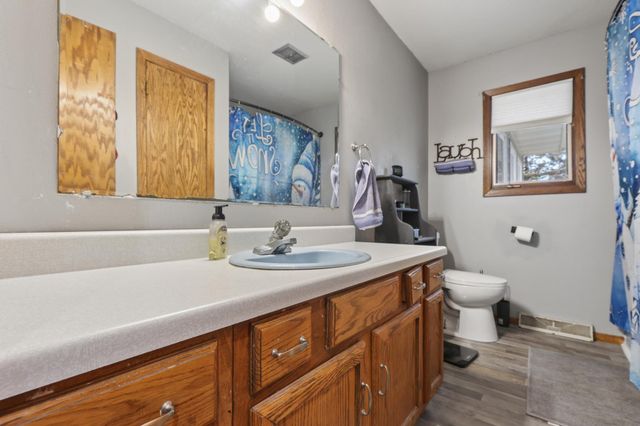 908 Pleasantview Drive SE, Willmar, MN 56201