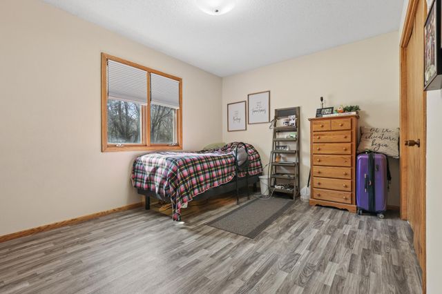 908 Pleasantview Drive SE, Willmar, MN 56201