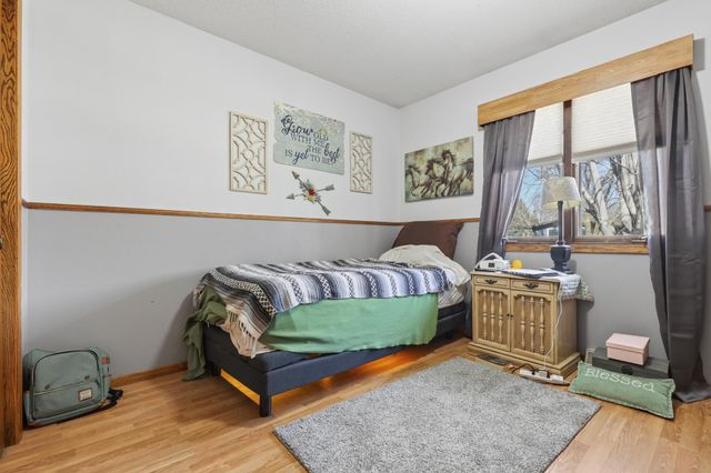 908 Pleasantview Drive SE, Willmar, MN 56201