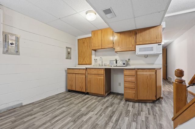 908 Pleasantview Drive SE, Willmar, MN 56201