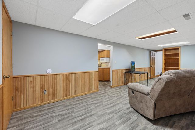 908 Pleasantview Drive SE, Willmar, MN 56201