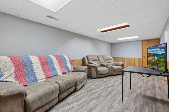 908 Pleasantview Drive SE, Willmar, MN 56201