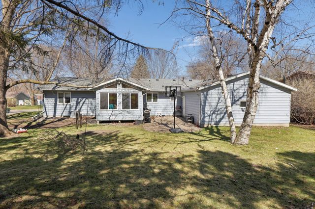 908 Pleasantview Drive SE, Willmar, MN 56201