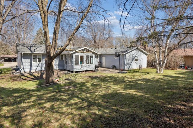 908 Pleasantview Drive SE, Willmar, MN 56201