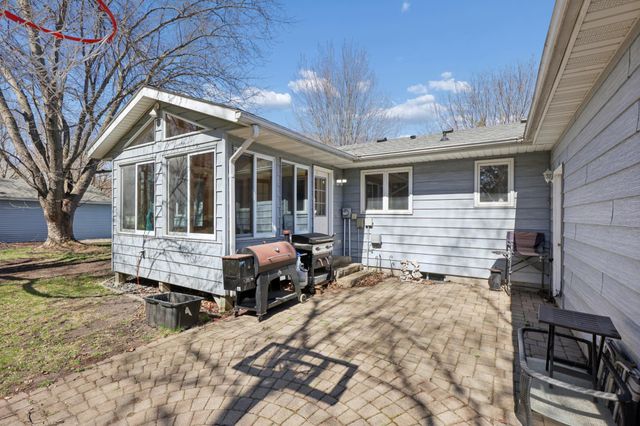 908 Pleasantview Drive SE, Willmar, MN 56201