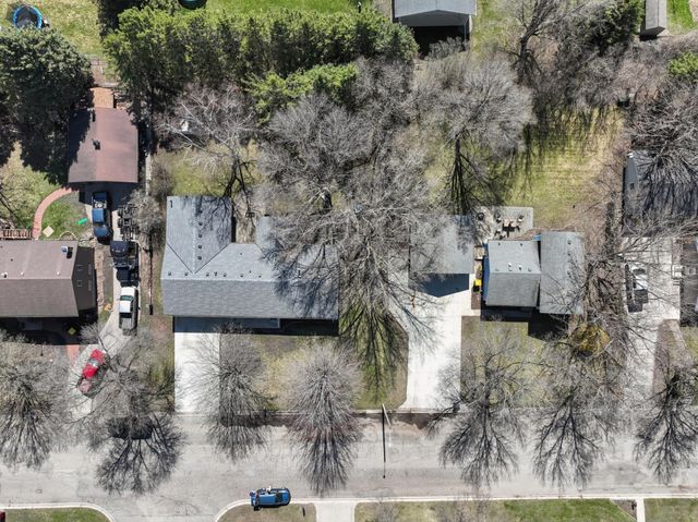 908 Pleasantview Drive SE, Willmar, MN 56201
