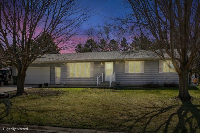 908 Pleasantview Drive SE, Willmar, MN 56201