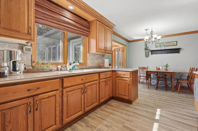 908 Pleasantview Drive SE, Willmar, MN 56201