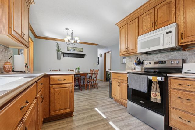 908 Pleasantview Drive SE, Willmar, MN 56201