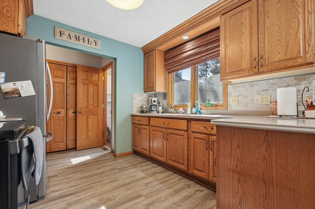 908 Pleasantview Drive SE, Willmar, MN 56201