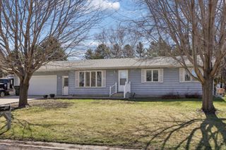 908 Pleasantview Drive SE, Willmar, MN 56201