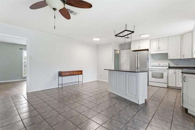 2328 Acadienne Street, Sulphur, LA 70663
