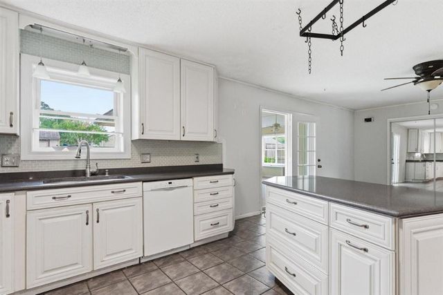 2328 Acadienne Street, Sulphur, LA 70663
